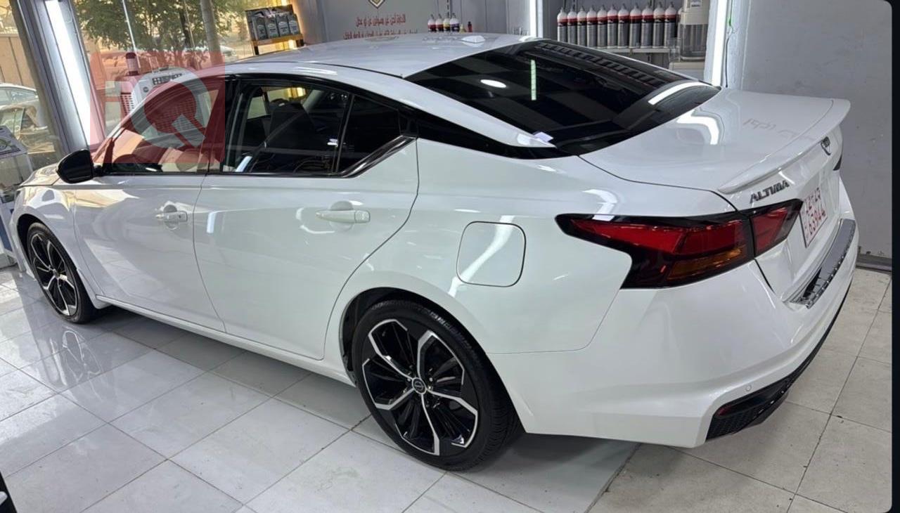 نيسان ألتيما